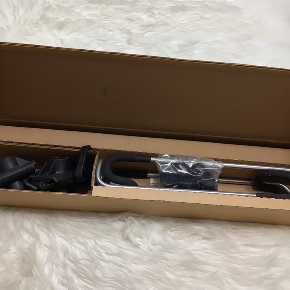 New YAKIMA Ground Control Ski/Snowboard Holder 4 Pair Skis Or 4 Snowboards 05109 - Picture 2 of 7